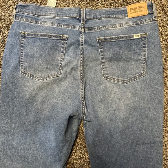 Levi's Signature Womens Size 16 Heritage Boyfriend Jeans Cuffs Crop Faded 37x25 - Picture 6 of 10